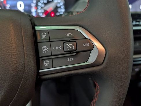 Used 2025 Jeep Compass Trailhawk AWD/4WD image 17