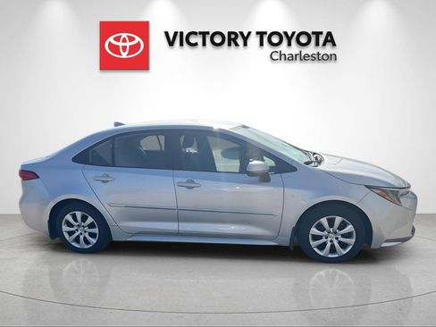 Used 2025 Toyota Corolla LE image 3