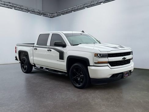 Used 2018 Chevrolet Silverado 1500 Custom w/ Custom Value Package AWD/4WD image 3