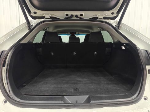 Used 2022 Toyota Venza LE image 31