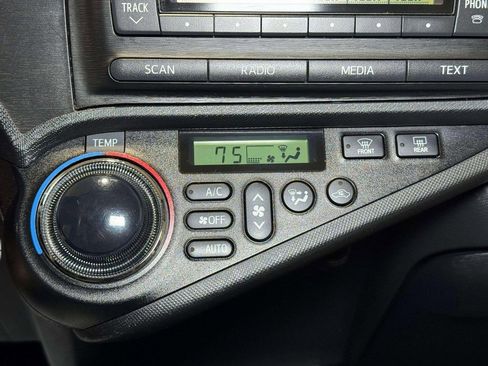 Used 2014 Toyota Prius C One image 7