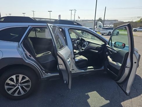 Certified 2025 Subaru Outback Premium AWD/4WD image 6