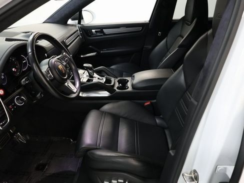 Used 2020 Porsche Cayenne Turbo image 68
