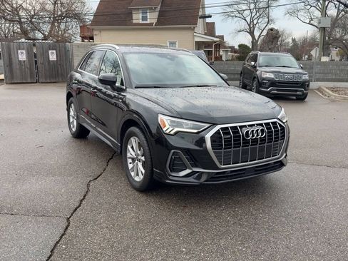 Used 2021 Audi Q3 2.0T Premium Plus w/ Premium Plus Package AWD/4WD image 2