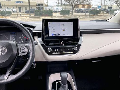 Used 2025 Toyota Corolla LE image 8