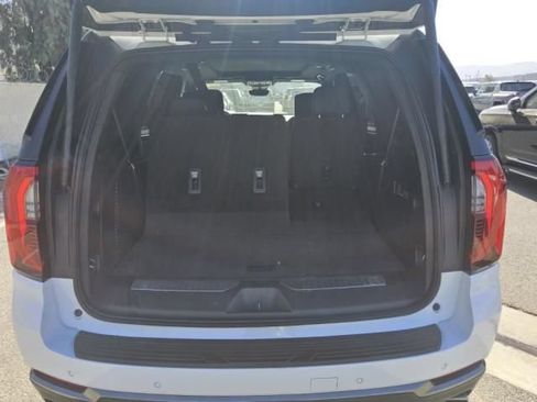 Used 2025 GMC Yukon AT4 w/ AT4 Premium Plus Package AWD/4WD image 9