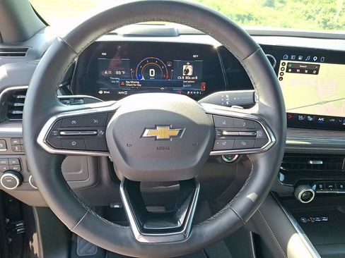 Used 2025 Chevrolet Tahoe Premier AWD/4WD image 16