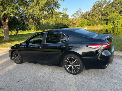 Used 2018 Toyota Camry SE FWD image 4