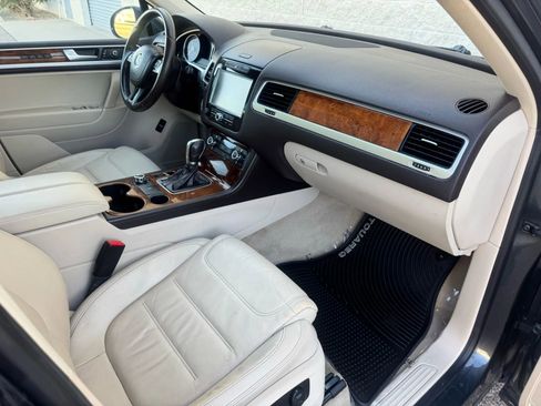 Used 2014 Volkswagen Touareg TDI image 13
