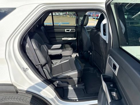 Used 2023 Ford Explorer XLT w/ Equipment Group 202A AWD/4WD image 12