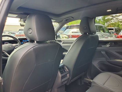 New 2026 Volkswagen Tiguan SE R-Line AWD/4WD image 11