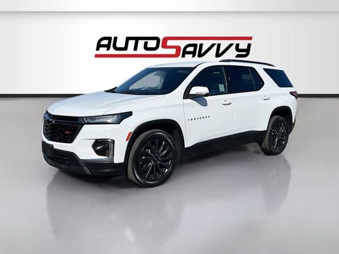 Used 2023 Chevrolet Traverse RS FWD image 3