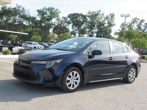 Used 2022 Toyota Corolla LE image 3