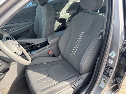 Used 2025 Hyundai Elantra SEL image 33
