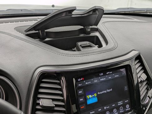 Used 2021 Jeep Cherokee Limited image 29