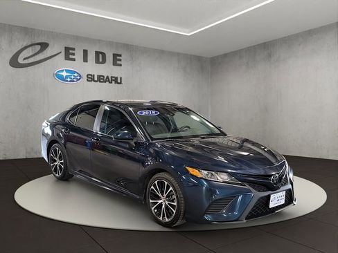 Used 2018 Toyota Camry SE FWD image 1