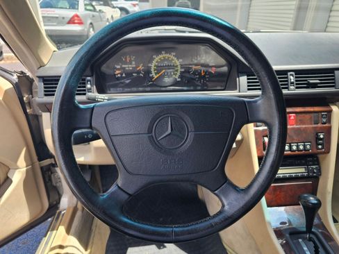 Used 1994 Mercedes-Benz E 320 Convertible image 11