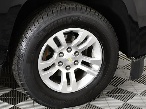 Used 2018 Chevrolet Suburban LT image 58