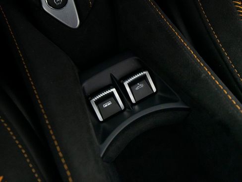 Used 2024 McLaren 750S Spider RWD image 29
