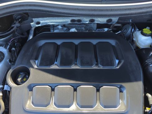 Certified 2025 Volkswagen Tiguan S image 21