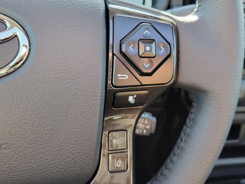 Used 2023 Toyota 4Runner TRD Off-Road Premium w/ Moonroof Package AWD/4WD image 11