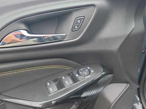 Used 2026 Chevrolet Trax LT w/ Sunroof Package FWD image 16