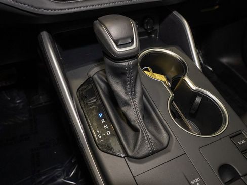 Used 2025 Toyota Highlander XLE image 19