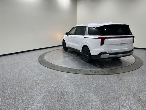 New 2026 Kia Carnival FWD image 8