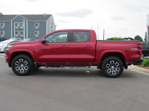 Used 2025 Chevrolet Colorado Z71 w/ Technology Package AWD/4WD image 9