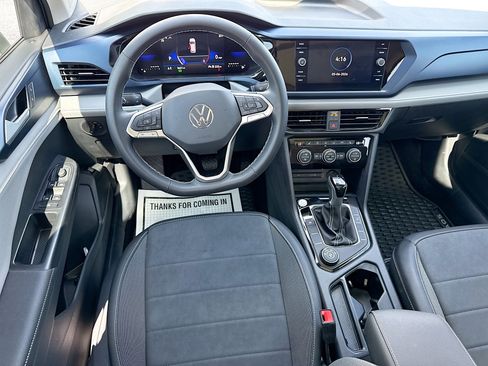 Used 2024 Volkswagen Taos SE w/ Panoramic Sunroof Package AWD/4WD image 16
