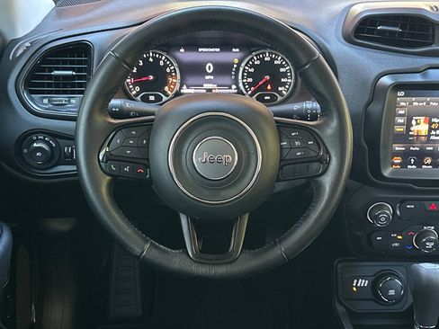 Used 2018 Jeep Renegade Altitude w/ UConnect 8.4 Nav Group AWD/4WD image 14