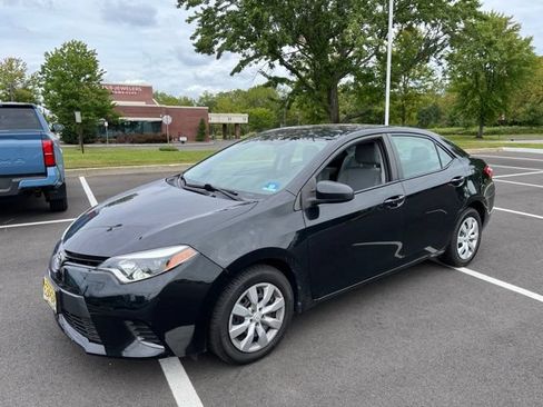 Used 2016 Toyota Corolla LE FWD image 3