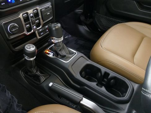 Used 2021 Jeep Wrangler Unlimited Sahara w/ Cold Weather Group AWD/4WD image 19