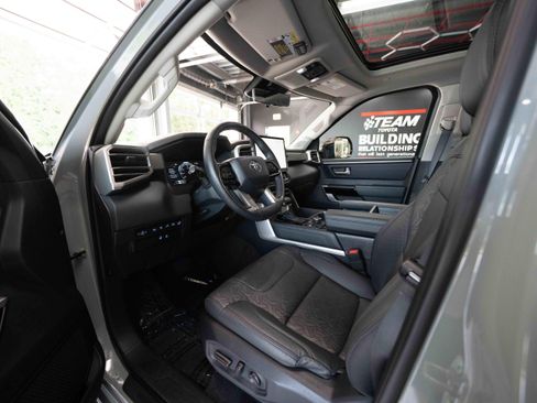 Used 2024 Toyota Tundra Limited AWD/4WD image 8