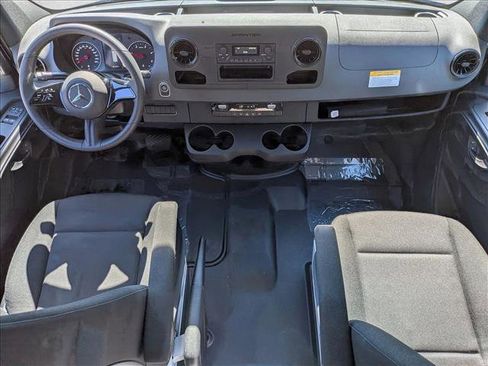 Used 2025 Mercedes-Benz Sprinter 2500 image 16