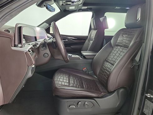 Certified 2023 Cadillac Escalade Premium Luxury Platinum w/ Heavy-Duty Trailer Package image 17