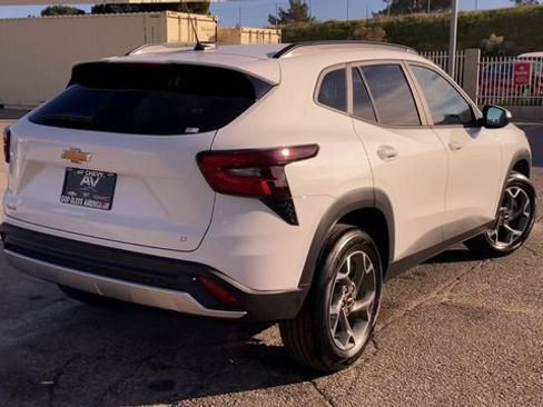 New 2026 Chevrolet Trax LT FWD image 8