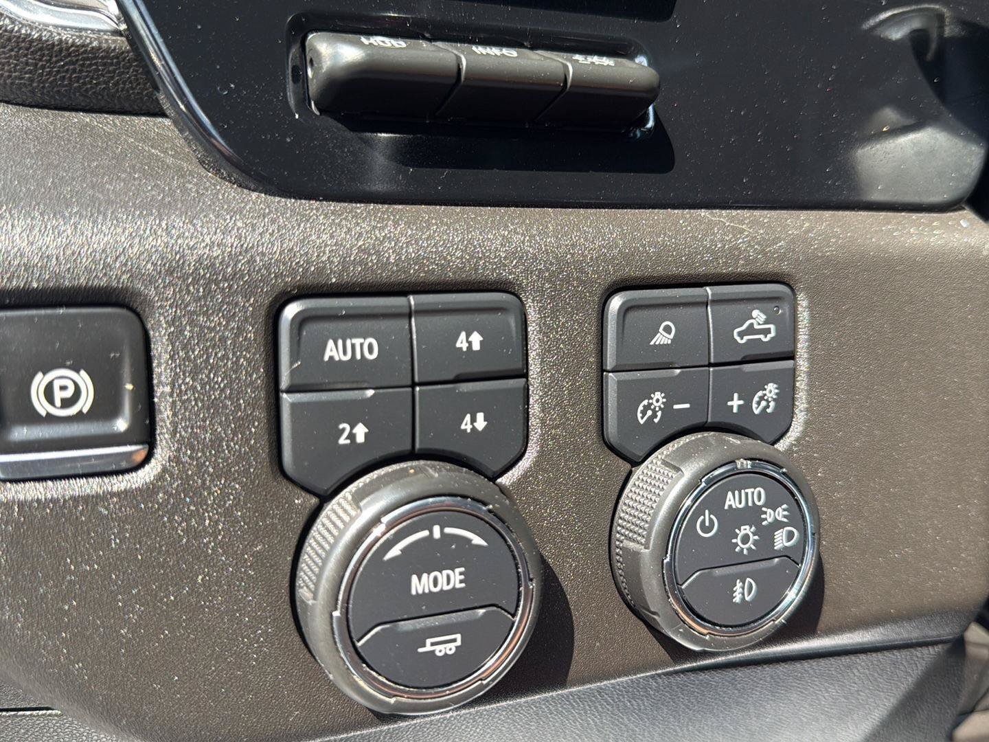 Used 2025 Chevrolet Silverado 3500 High Country w/ Technology Package AWD/4WD image 15