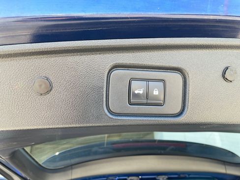 Used 2025 Nissan Pathfinder SV AWD/4WD image 23