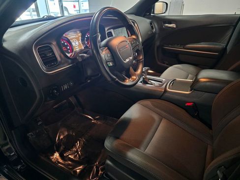 Used 2019 Dodge Charger SXT image 11