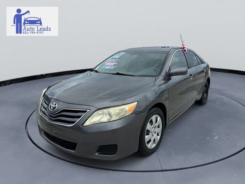 Used 2011 Toyota Camry LE image 3
