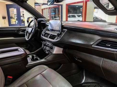 Used 2022 GMC Yukon XL SLT w/ SLT Premium Package image 13