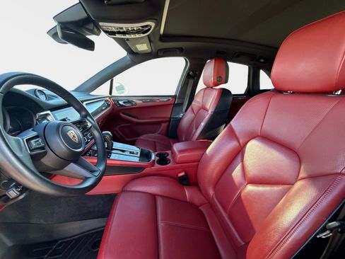 Used 2024 Porsche Macan image 23