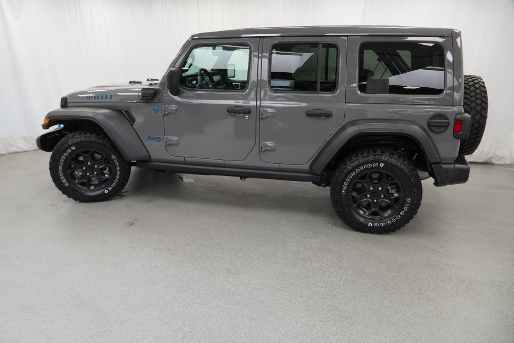 Used 2023 Jeep Wrangler Unlimited w/ Sun & Screen Package AWD/4WD image 6