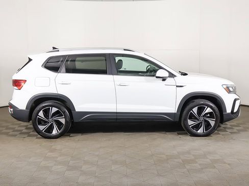 Used 2024 Volkswagen Taos SE w/ Panoramic Sunroof Package AWD/4WD image 20