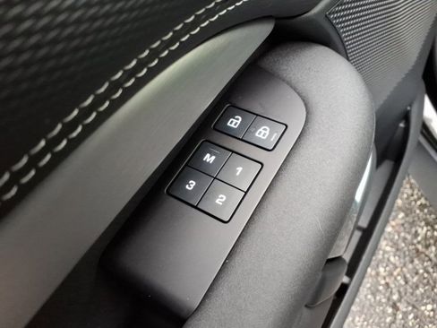 Certified 2024 Land Rover Discovery Dynamic SE image 30