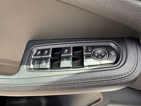 Used 2024 Porsche Macan AWD/4WD image 18