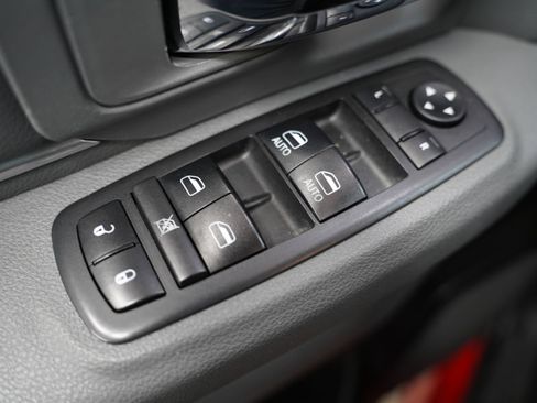 Used 2018 RAM 1500 Classic SLT image 24