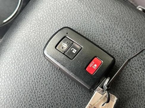 Used 2017 Toyota Tacoma TRD Sport w/ Tow Package (A/T) AWD/4WD image 61
