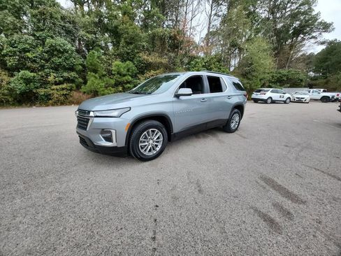 Certified 2023 Chevrolet Traverse LT image 1